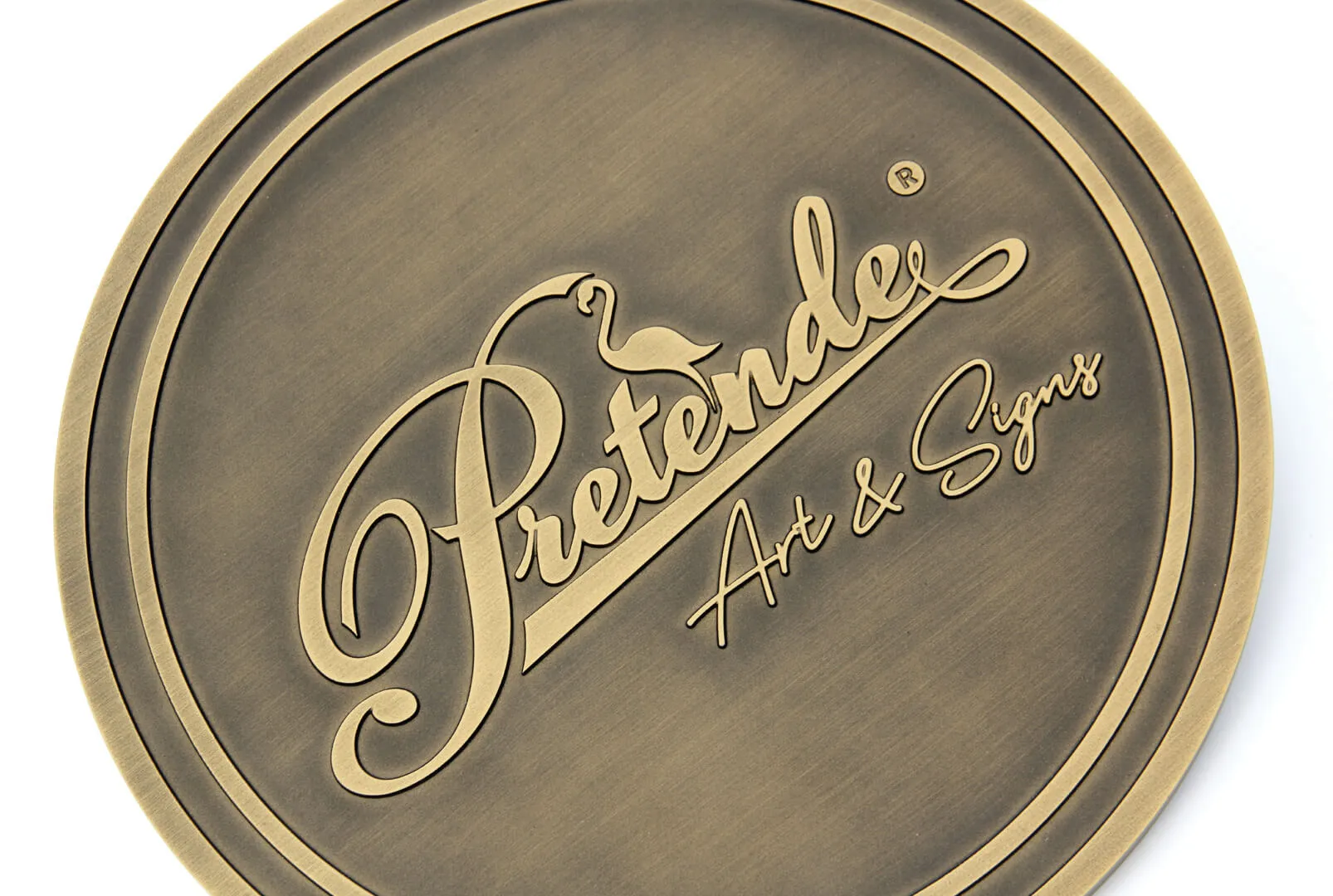 Placa de fundición Pretende - Placa de bronce fundido en 3D con el logotipo de Pretende